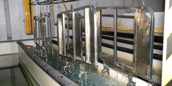 Industrial electroplating line for precision components