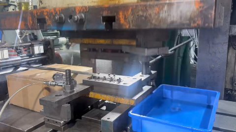 Sheet metal fabrication process in the YXT manufacturing network